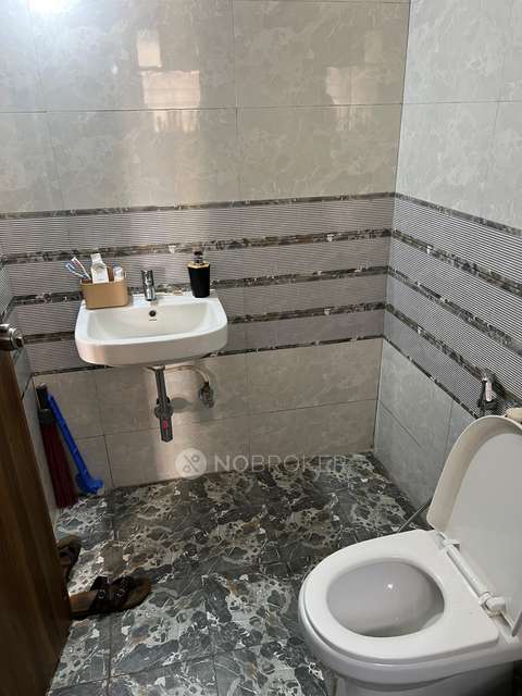 Single Room for Male In 3 BHK  In Kohinoor Shangrila In Pimpri Colony