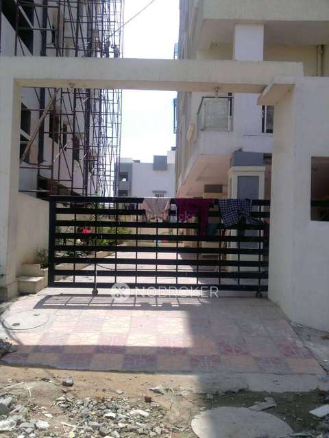 Single Room for Male In 3 BHK  In Mjr Elite Apartment In Gachibowli