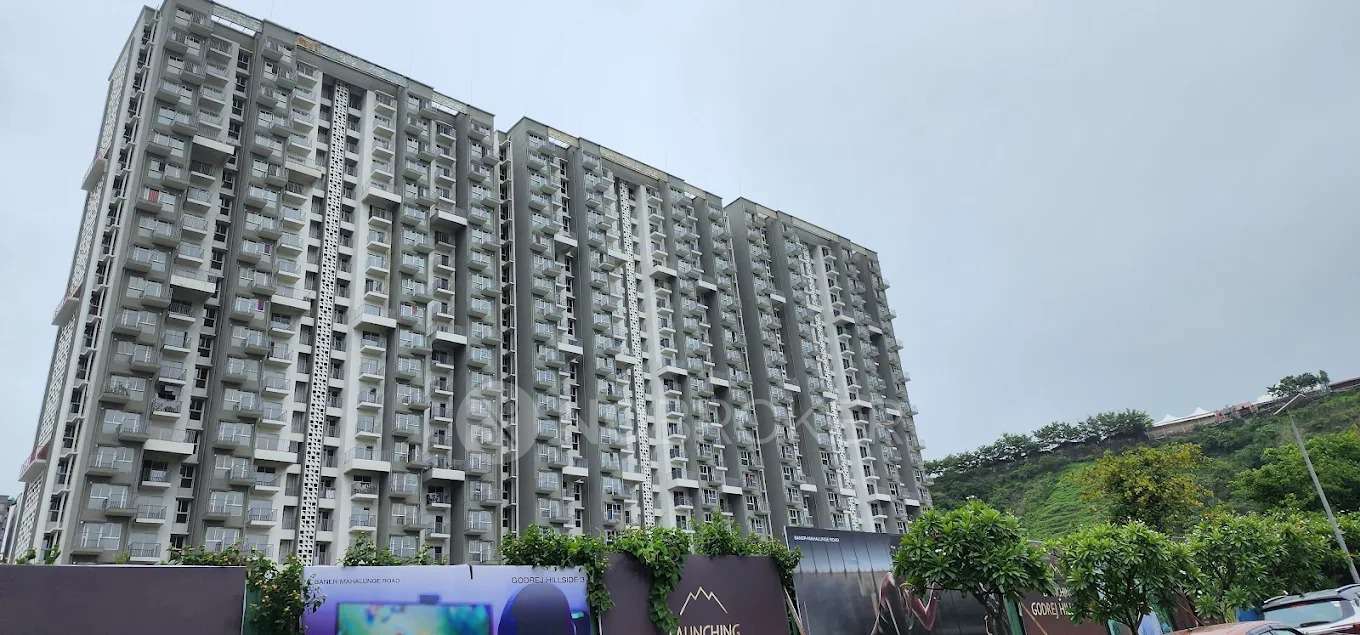 Shared Room for Female In 3 BHK  In Godrej Hillside 2 In Mahalunge