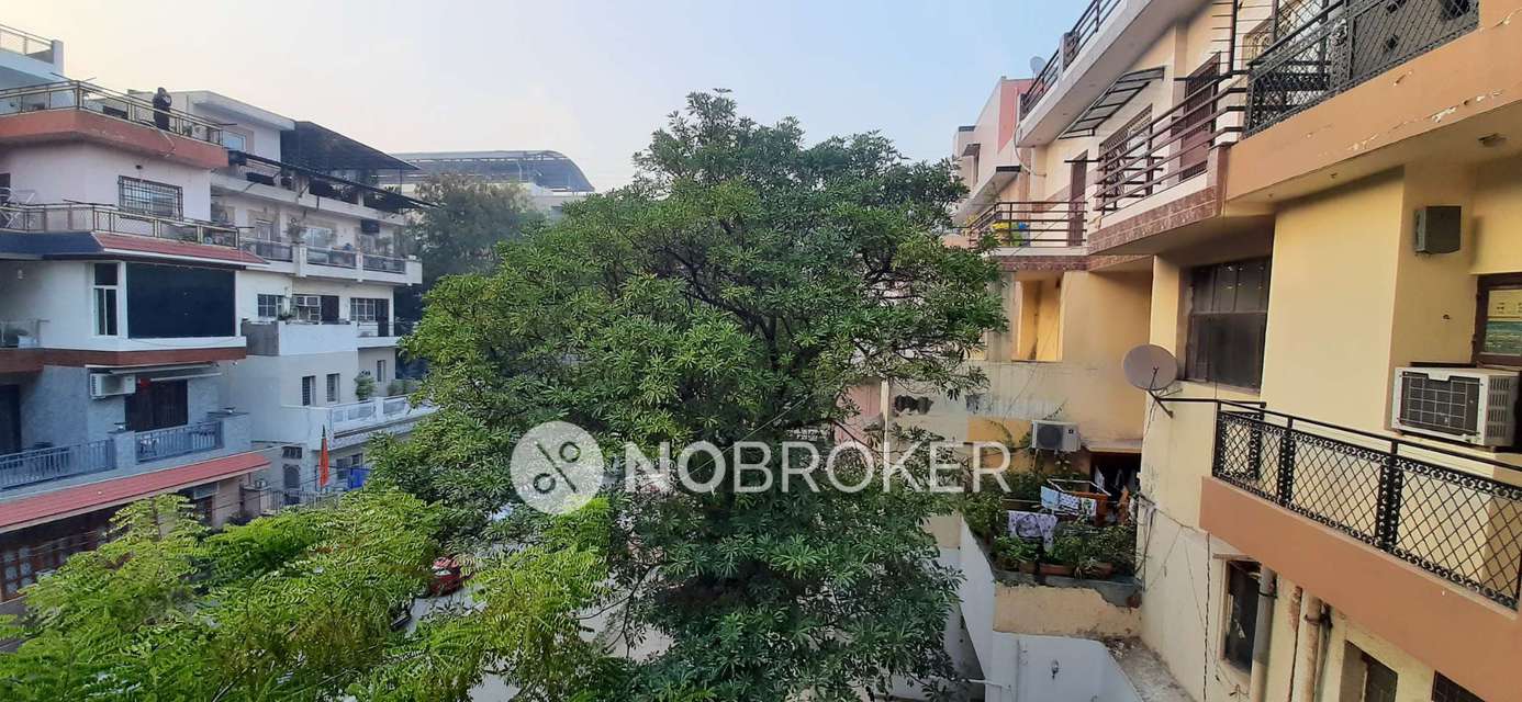 2 BHK Flat In Garud Apartments, Mayur Vihar for Rent  In Mayur Vihar-1