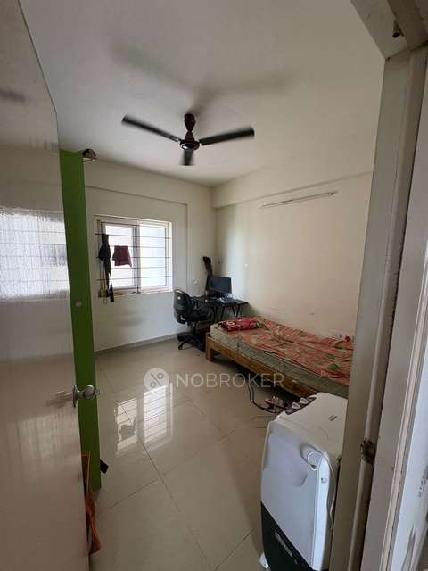 Single Room for Male In 3 BHK  In  Neel Kamal Apartments In Kazhipattur