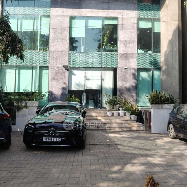 Showroom in Defence Colony, Delhi for Rent 