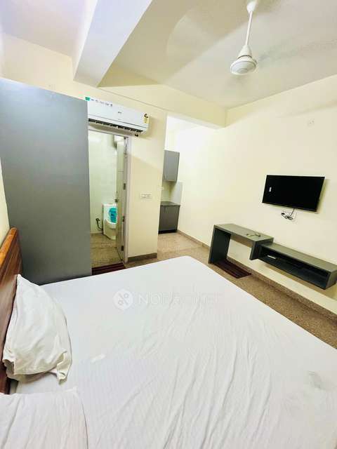 1 RK Flat In Krishna Tower for Rent  In Sector 21d