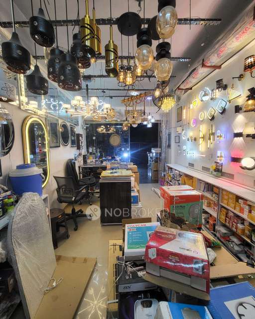 Shop in Antriksh Golf Address, Noida for Rent 