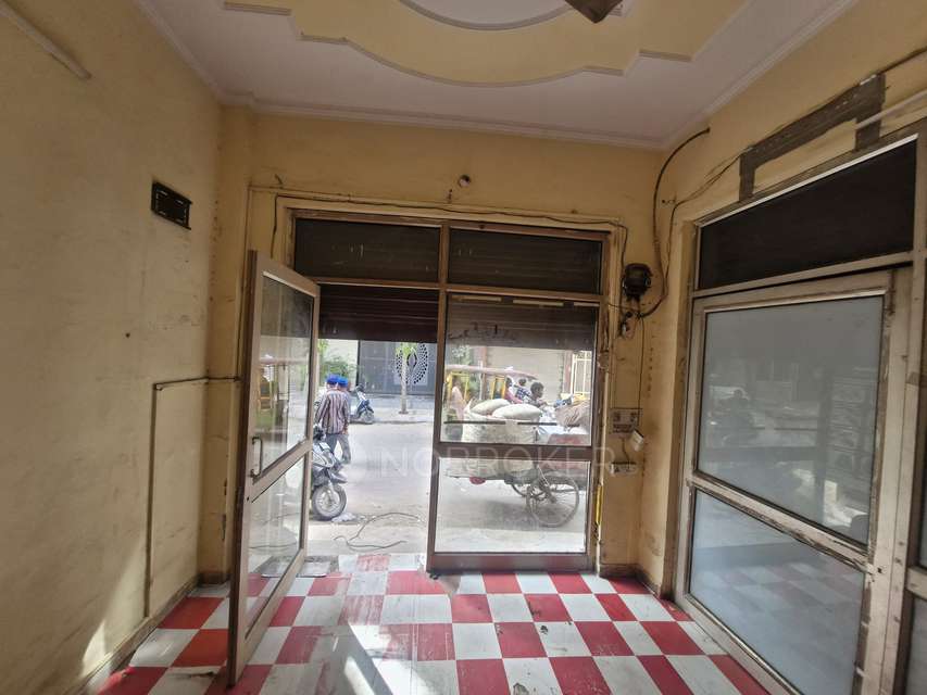 Shop in Sant Garh, Delhi for Rent 