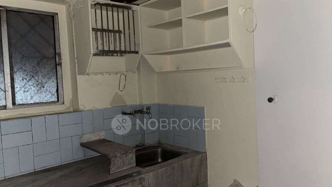 Shared Room for Female In 1 BHK  In  Aundh