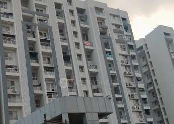 Shared Room for  In 3 BHK  In Apartment  In Kharadi