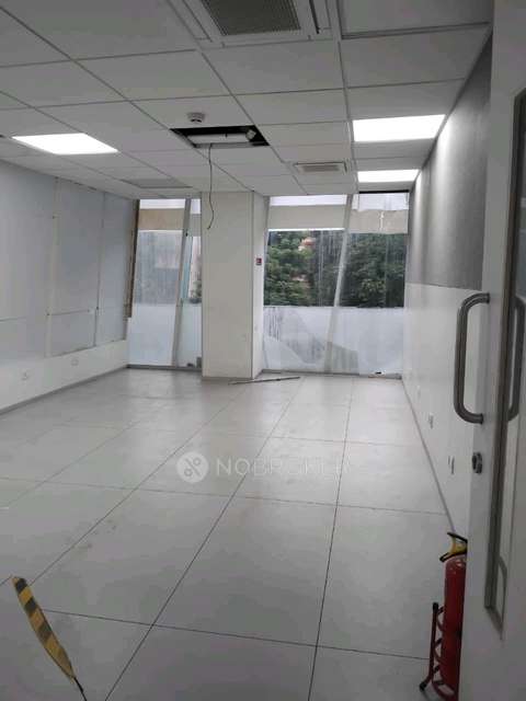 Office Space in Linking Road, Mumbai for Rent 