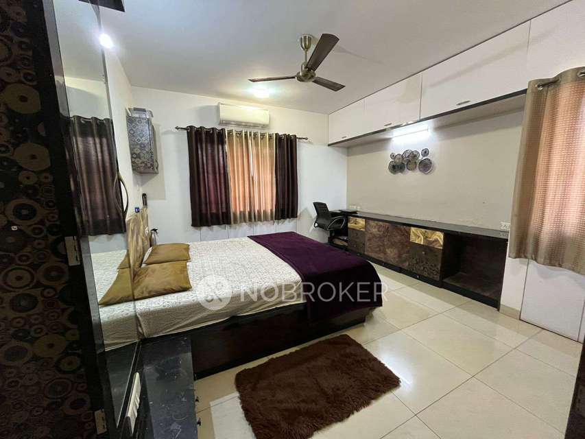 Shared Room for Female In 4 BHK  In Fortaleza Chsl In Kalyani Nagar