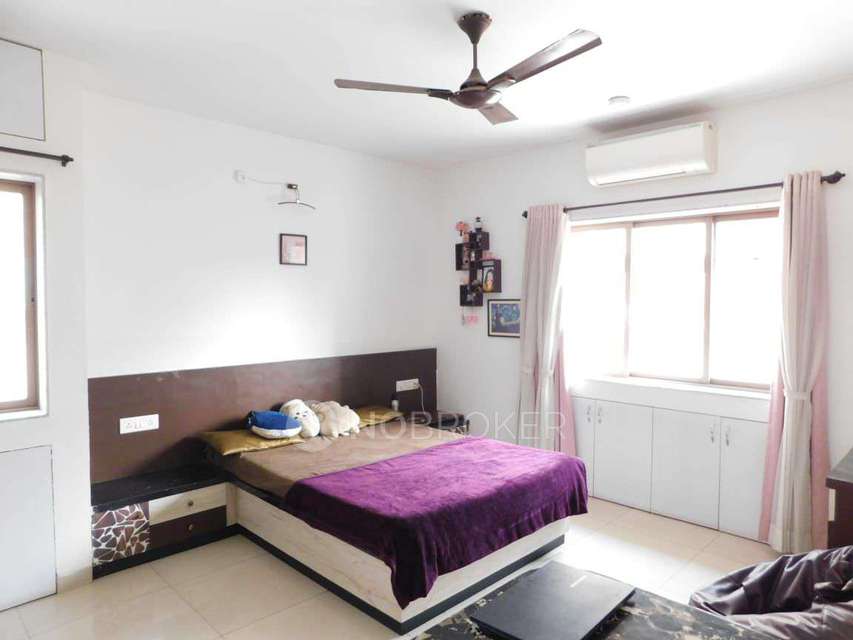 Shared Room for Female In 4 BHK  In Fortaleza Chsl In Kalyani Nagar