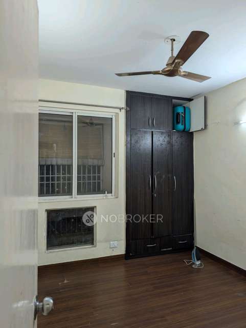 Single Room for Female In 2 BHK  In Jaypee Kosmos In Sector 134