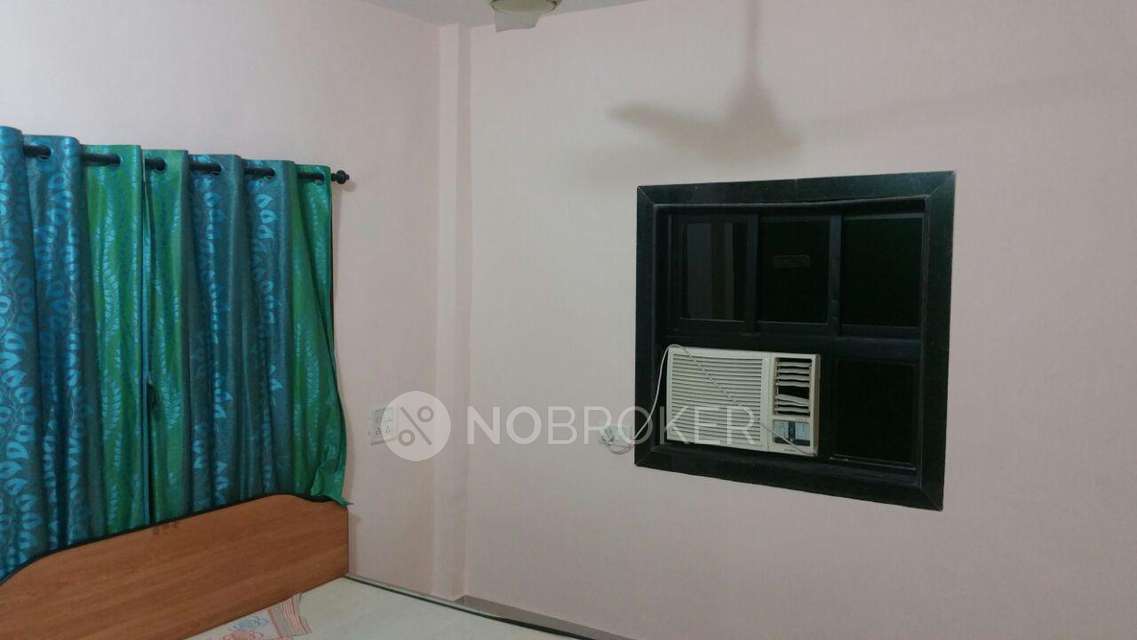 1 BHK Flat In Madhu Manisha Chs For Sale  In Santacruz East