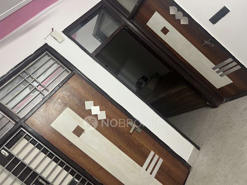 Single Room for Female In 2 BHK  In New Ashok Nagar