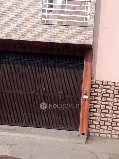 2 BHK for Rent  In Azadpur,