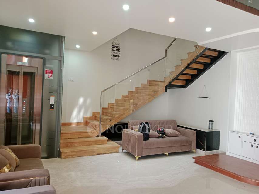 4 BHK Flat For Sale  In 1st Block Vishweshwaraiah Layout