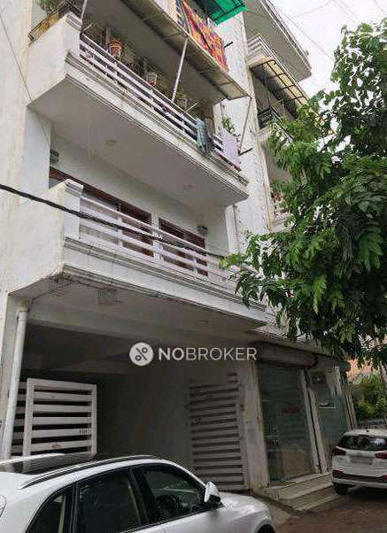 2 BHK Flat In Royal White House Apartment For Sale  In Vasant Kunj