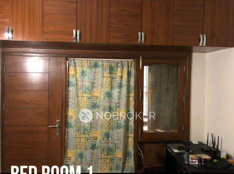 2 BHK Flat In Royal White House Apartment For Sale  In Vasant Kunj
