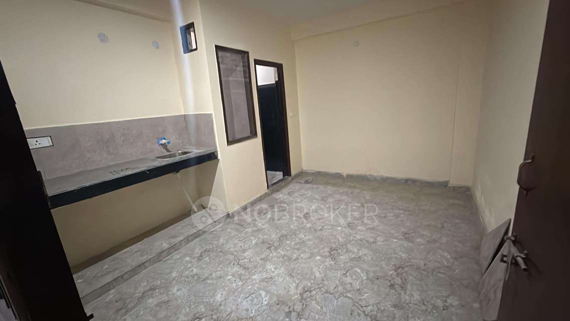 1 RK House for Rent  In  Hazipur, Sector 104