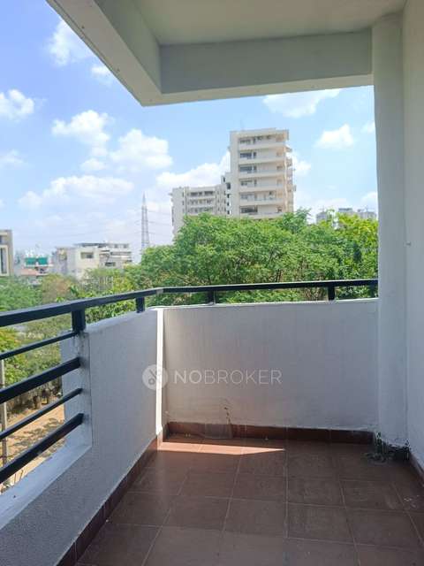 4 BHK Flat In Prithvi Apartments for Rent  In Sector 52