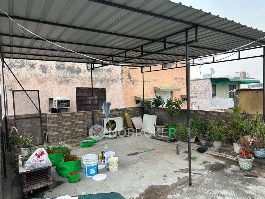 4 BHK Flat In Rohini Sector 22  Near Mahraja Aggresion  College Pocket 6 For Sale  In Rohini