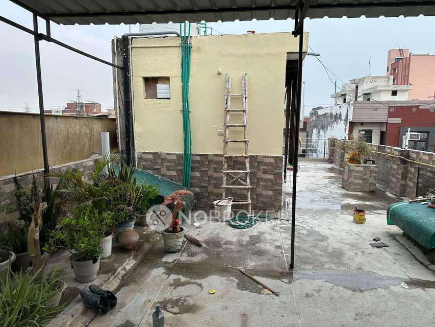 4 BHK Flat In Rohini Sector 22  Near Mahraja Aggresion  College Pocket 6 For Sale  In Rohini