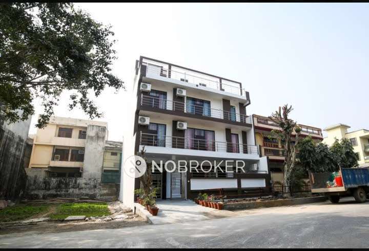 4+ BHK Flat For Sale  In Sector 52