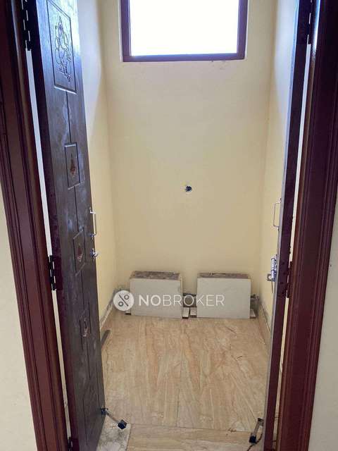 4+ BHK Flat In  G.radha For Sale  In Puppalguda