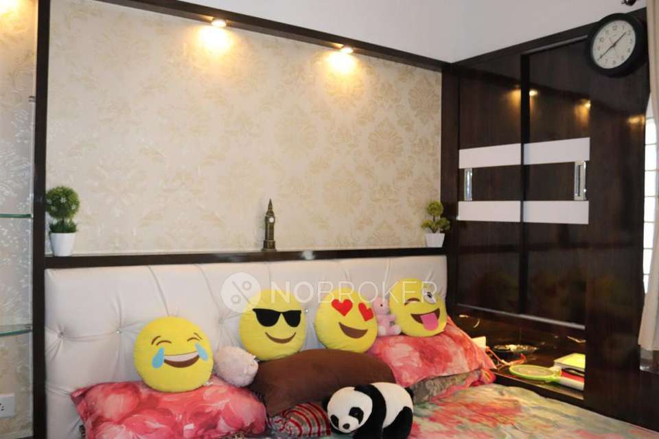 Single Room for Female In 2 BHK  In Venkatesh Graffiti Elan In  Keshav Nagar, 