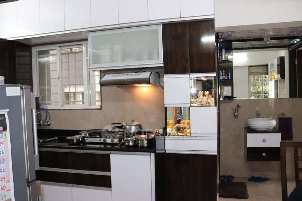 Single Room for Female In 2 BHK  In Venkatesh Graffiti Elan In  Keshav Nagar, 