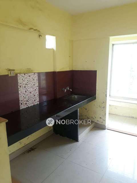 2 BHK Flat In Caprivilla Building For Sale  In Ghorpadi 