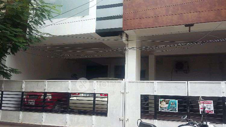 2 BHK Flat In Shriramulu Apartment for Rent  In Salai Street