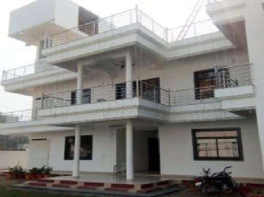 1 RK Flat In The White House for Rent  In Saket