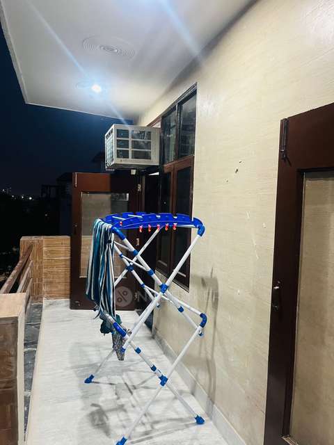 PG for Girls in Near, Metro Station Road