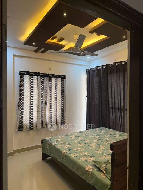 Single Room for Female In 2 BHK  In Mig Chitrapuri Hills, Manikonda In Manikonda