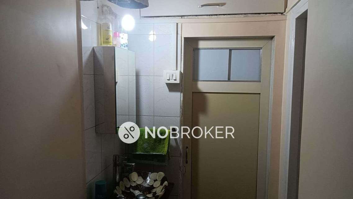 2 BHK Flat In Amrut Kanchan Chs For Sale  In Kandivali East