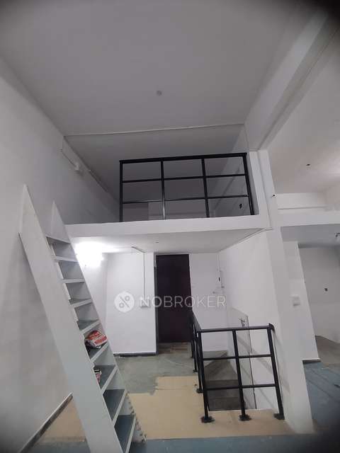 Shop in Lower Parel West, Mumbai for Rent