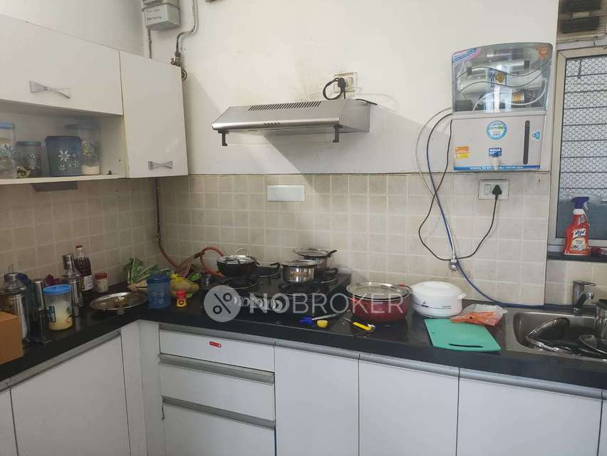 Single Room for Male In 4+ BHK  In Apartment In Hadapsar