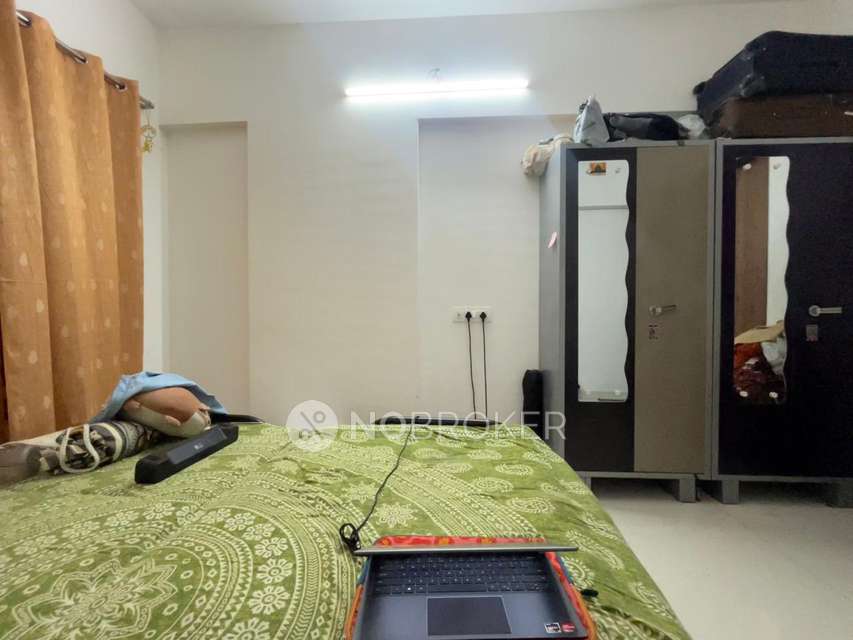 Shared Room for Female In 2 BHK  In Good Relations Chs Govandi East In Chembur