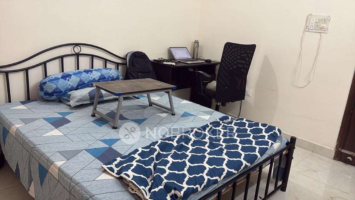 2 BHK Flat In Hare Krishna House for Rent  In Mayur Vihar