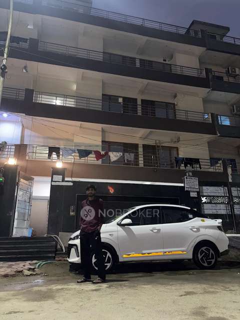 PG for Boys in  Sector 63 A