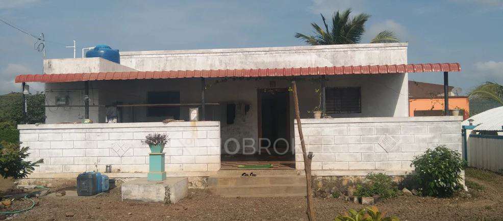 Shared Room for Female In 2 BHK  In Sarthak Niwas In Sector 27a,