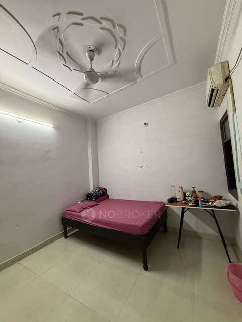 Single Room for Female In 2 BHK  In Laxmi Nagar