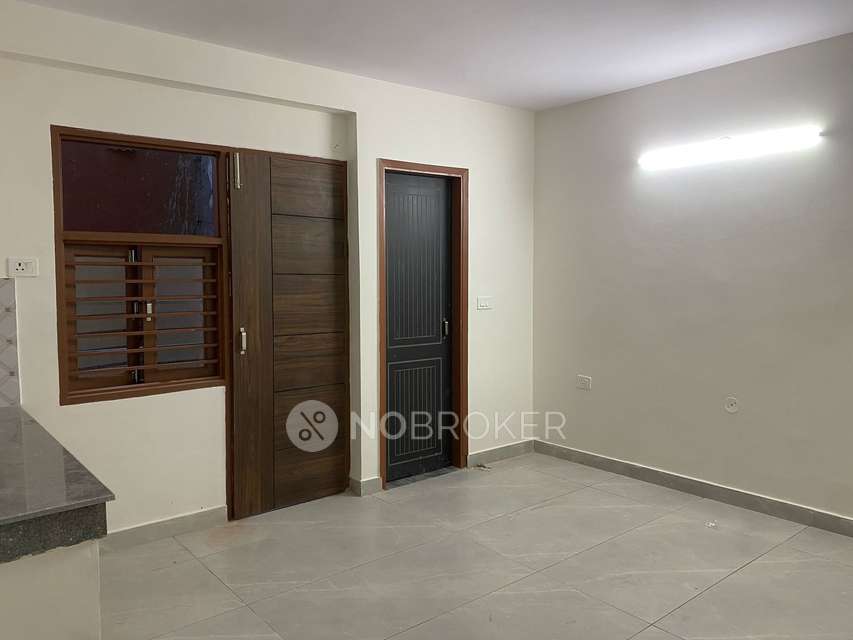 1 RK Flat In Standalone Building  for Rent  In Sector 22a