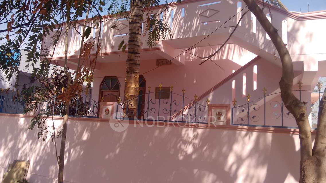 2 BHK House for Rent  In  Veeranna Gutta,