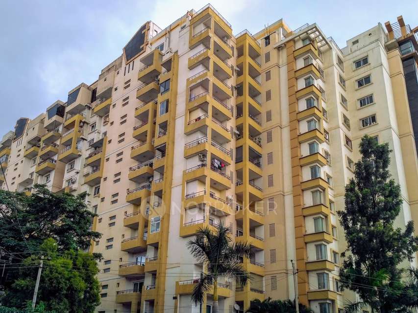 Single Room for Female In 3 BHK  In Classic Royal Garden In  Hennur Gardens