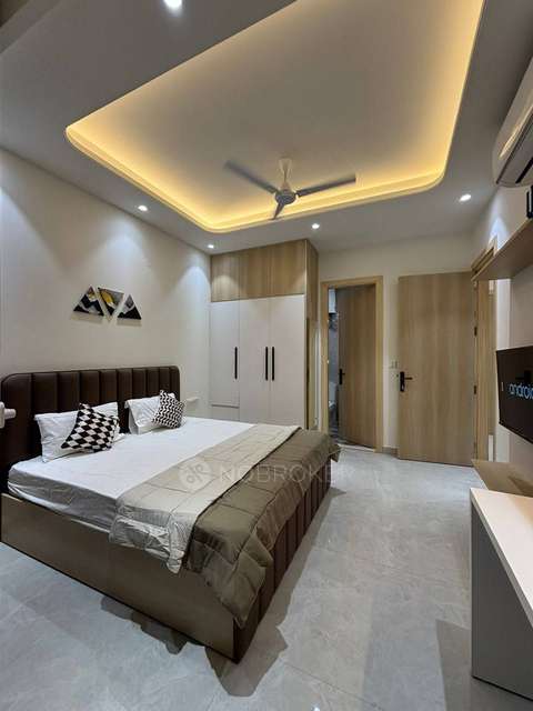 1 BHK Flat In Varun Apartments for Rent  In Sector 62