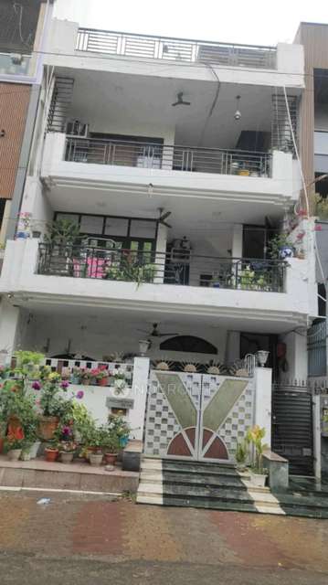 2 BHK Flat For Sale  In Janakpuri