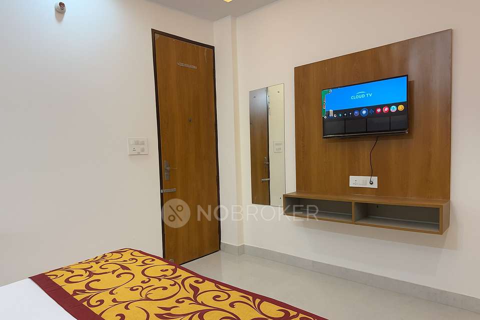 1 RK Flat In Dlf Phase 3 for Rent  In Sector 24