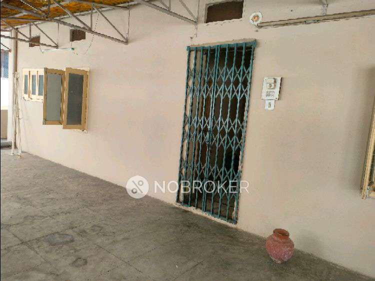 PG for Boys in South India Shopping Mall