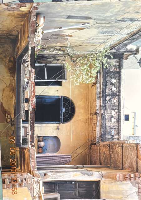 Plot For Sale  In Roshan Pura